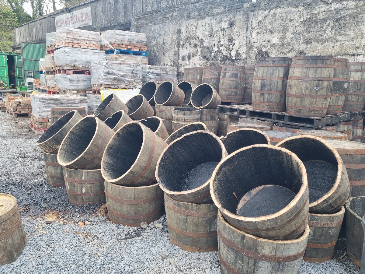 KilkennySalvage's tweet image. Fresh batch of half barrels just cut. Priced at €35 each.

Nationwide delivery available for any amount.

#kilkenny #ireland #barrel #halfbarrel #planter