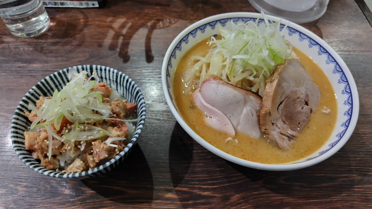 TMN_RK's tweet photo. なかなか行けなかったお店シリーズ、味噌ラーメンの有名店！😁

めちゃくちゃ美味かった！札幌とは明確に違う、塩味が効いた味噌ラーメン。辛味も少し効いてて絶妙なアクセント。次回は辛味噌試したいな〜🌶️ https://t.co/8ed4wuv8yn