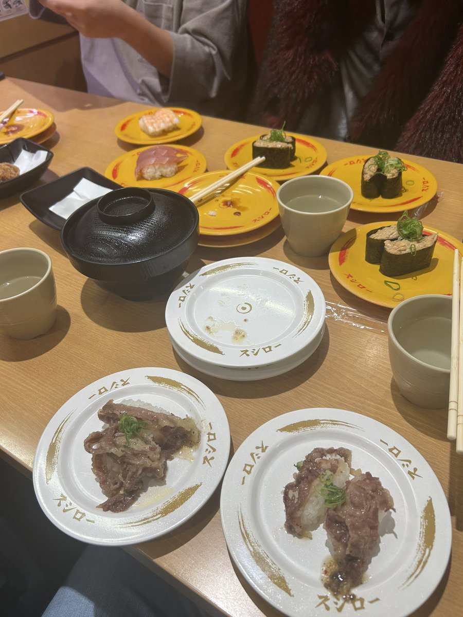 Shanaaa417's tweet photo. 5人で寿司！バースデーボーイ祝い㊗️ https://t.co/1l7lSHLe8P