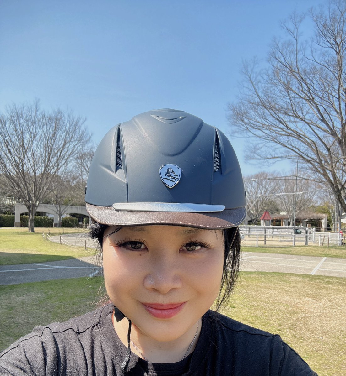 お気に入りのヘルメット🪖🏇
もう夏用のやつ

#乗馬 #Horsebackriding