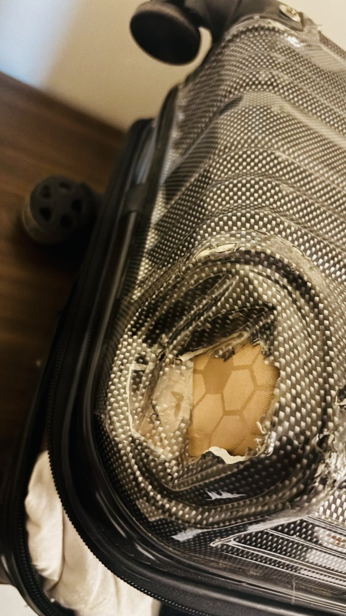 Nikku3435's tweet image. Attaching the images for the reference of the damage made @IndiGo6E @Indigoairline_ #indigo #indigoservice #airline