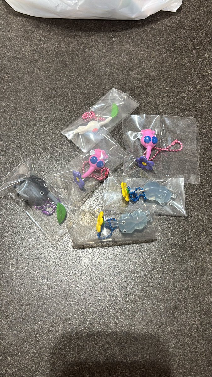 _metamooooon's tweet photo. ピクミングミ マスコット&amp;フルーツグミ２ 交換

【譲】氷ピクミン、白ピクミン、岩ピクミン、羽ピクミン
【求】青ピクミン、黄ピクミン、赤ピクミン、紫ピクミン

郵送希望📮
2:2~まとめて交換できる方優先したいので、お返事いただく可能性あります。ご了承ください。 https://t.co/0ZyyquEX1P
