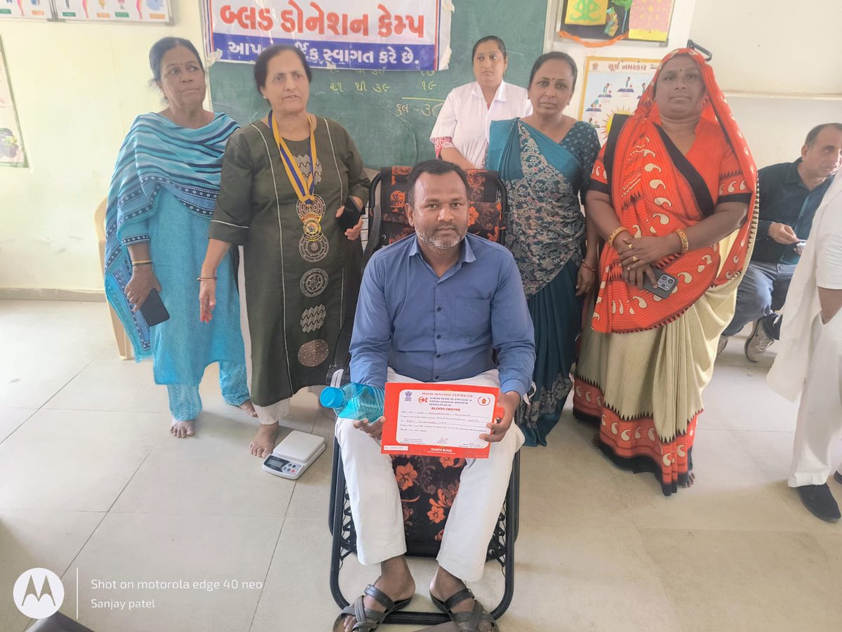 CdhoSabarkantha's tweet image. દેધરોટા, હિંમતનગર ખાતે આયોજિત રક્તદાન કેમ્પમાં ગ્રામ્ય જનતાના ઉમદા સહકારથી 31 યુનિટ રક્ત એકત્રિત 🩸

પ્રથમવારથી લઈને 21મી વખત સુધી રક્તદાન કરનાર દાતાઓએ માનવતાનો અનોખો સંદેશ આપ્યો.

“રક્તદાન – મહાદાન” દ્વારા અનેક જીવનોમાં નવી આશા 🌱

#BloodDonation #Humanity #Seva