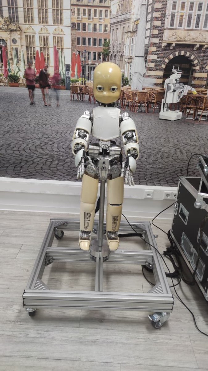RBCS_CONTACT's tweet photo. It was also great to meet the "new" member of the lab: one of the oldest #iCub robots out there! Age has took some dexterity out of it, but it's still moving 🦾
Thanks everyone for the opportunity, can't wait to se what we'll make together next! https://t.co/EUPNbWMQCs