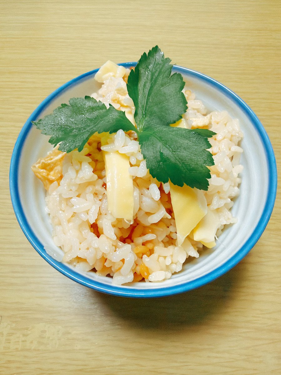 夕飯
筍をご近所さんからいただいたので
筍ご飯にして食べました
#筍ごはん 
#夕飯