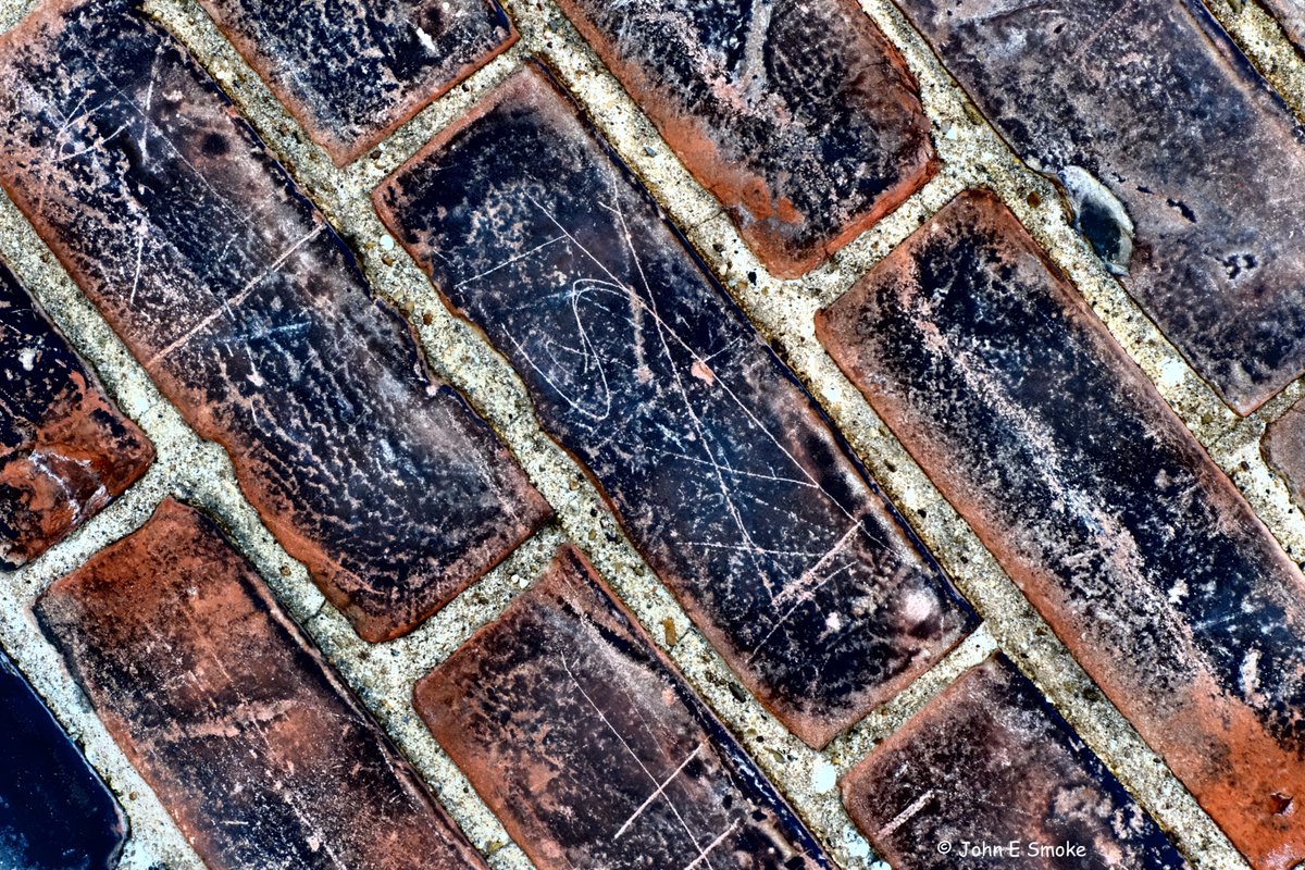 JohneeeSmoke's tweet image. #bricks