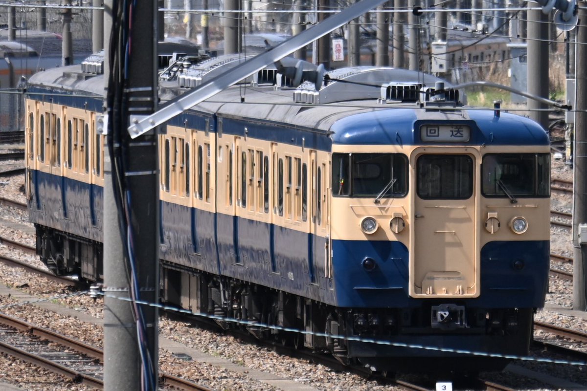 しなの鉄道で運用されていたスカ色の115系S9編成。 既に撮影会が終了済