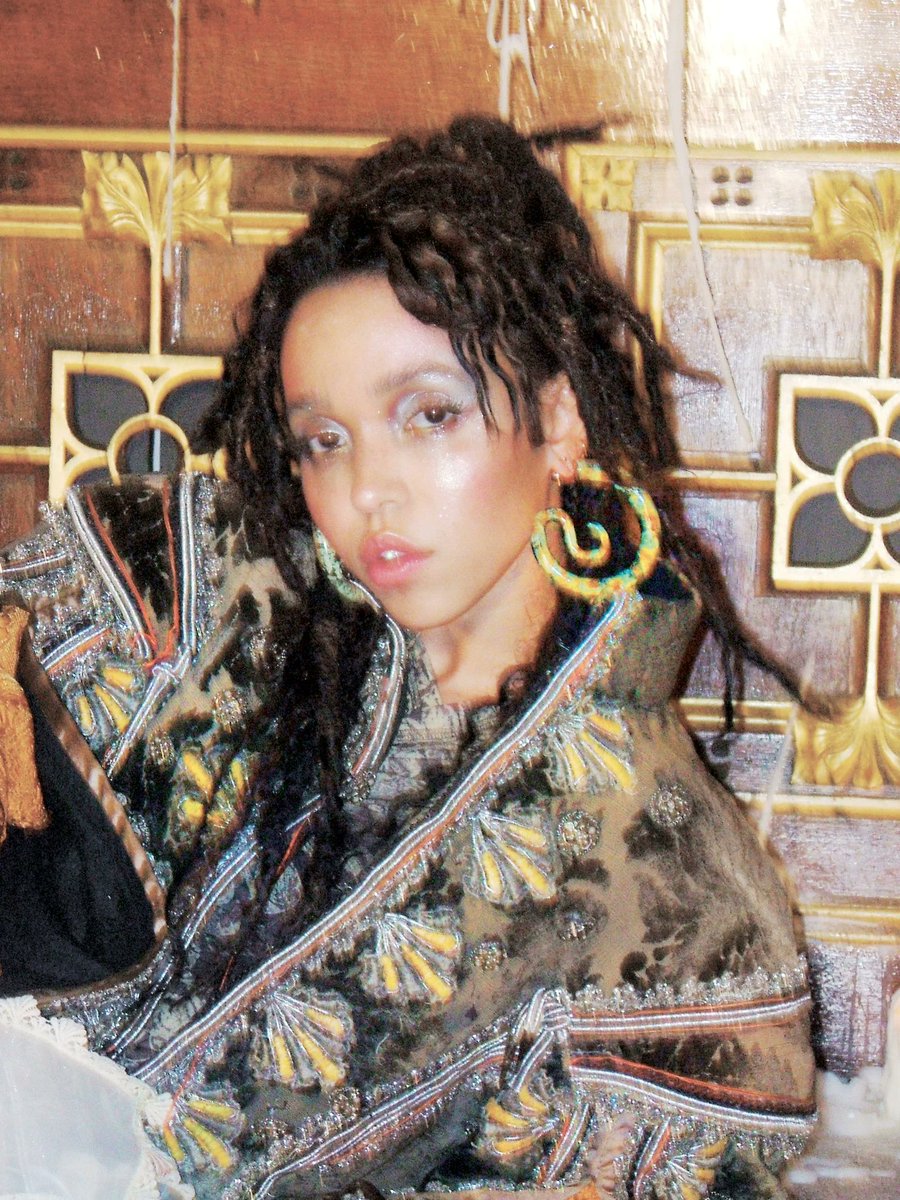 FKA Twigs Updates tweet media