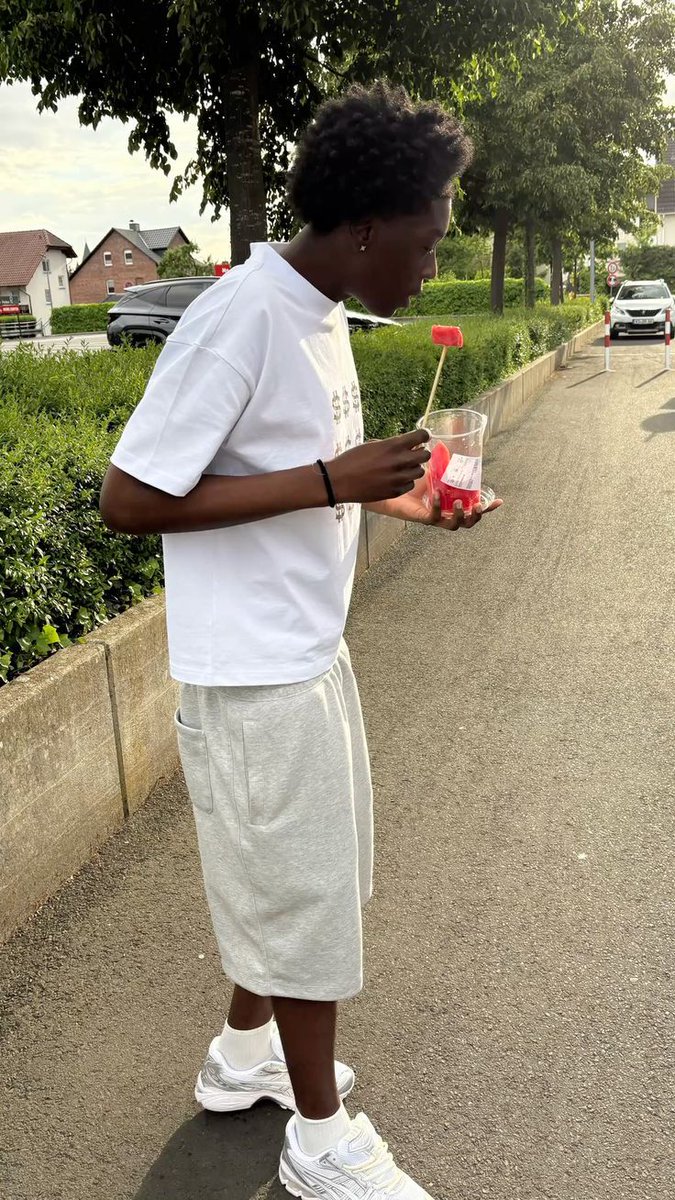 CaminoTV's tweet photo. les bon basiques Uniqlo à coffrer pour l'été les reufs 

le short jogging https://t.co/I4GzKGIuiN 30€
le tee airism https://t.co/F3hmMPBOYR 20€
les lunettes de soleil https://t.co/sC1P9sZQTM 25€
le caleçon airism https://t.co/11gX5s51oJ 13€
la veste protect uv https://t.co/Tf95l7pCcJ 30€