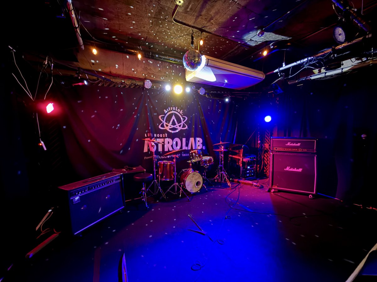 ASTROLOUNGE19's tweet photo. 🍻 ASTRO Bar. オープン 🍻

本日も19:00-23:00で営業中です！

ゆっくり話しながら飲みたい方、思いっきり歌いたい方、お一人様でも団体様でもお待ちしております😊

ぜひ遊びに来てください！ https://t.co/EuJ0Kd5INU