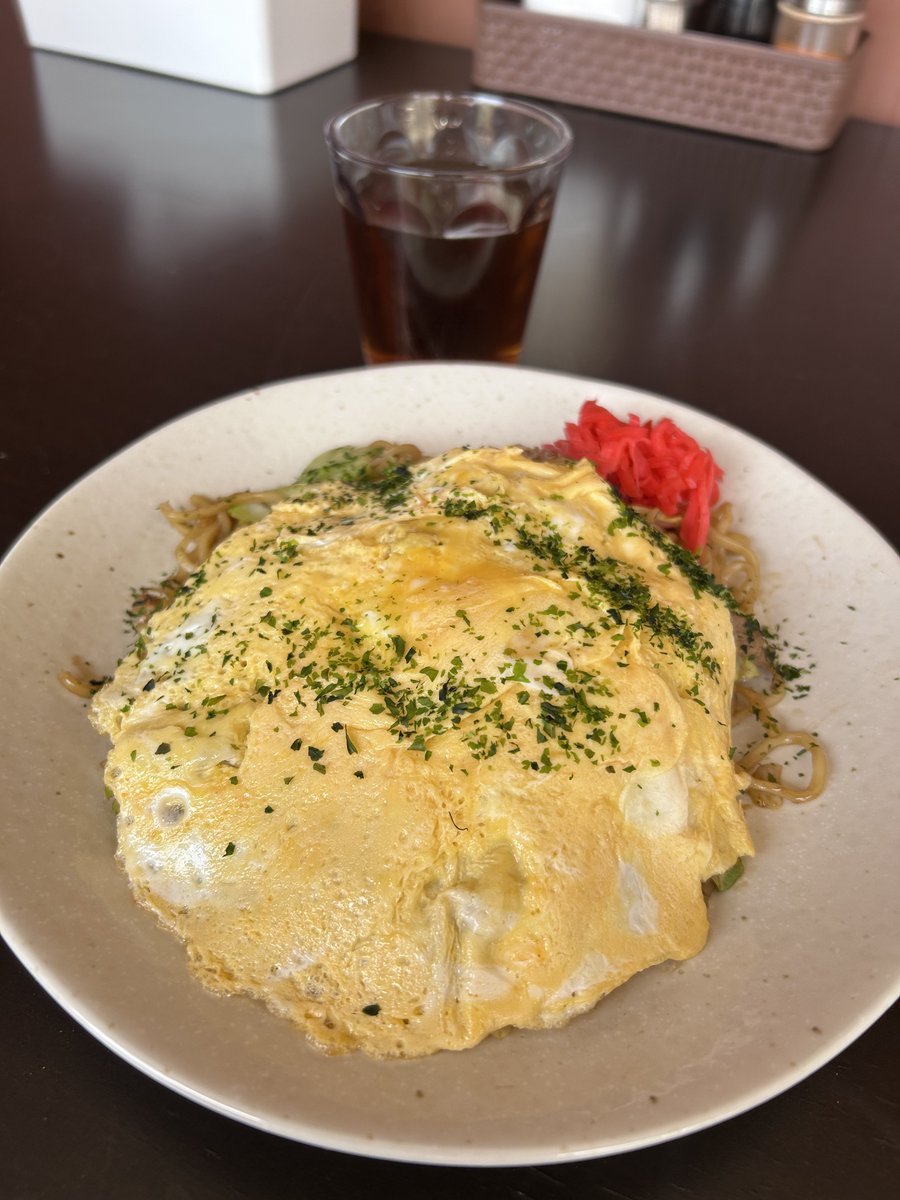 moriyahappy's tweet image. ニコン飯🥢
つくばみらい市「水門やきそばあきた」でちょっと休憩

やきそば中+玉子トッピング
450円って安い♪そして美味👍

#つくばみらい市グルメ
#nikon #p950