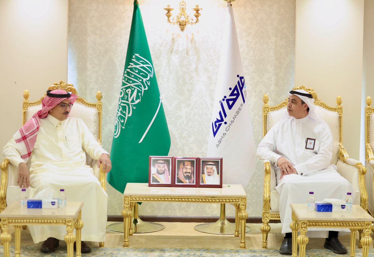 abhachamber's tweet photo. استقبل اليوم عضو مجلس إدارة #غرفة_أبها
 الدكتور/ عبدالله بن معدي @Abdullah_madi10   
رئيس اللجنة الوطنية للجان العمالية بالمملكة 
م/ ناصر الجريد، و نائبه و أعضاء اللجنة

تم خلال اللقاء بحث سبل التعاون عن طريق تنفيذ العديد من المبادرات و البرامج التعريفية و التدريبية المشتركة 

#هنا_تصنع_الفرص
#غرفة_أبها
#abha_chamber