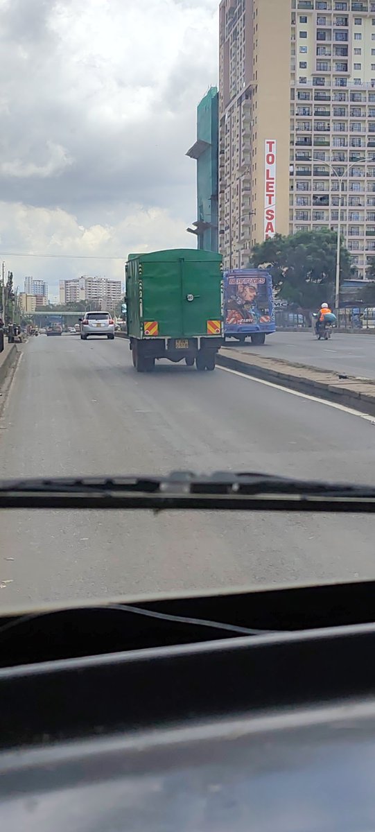 YidaTifany's tweet photo. #maandamano
#cbdnairobi 
Leo pengine tuandamane kwa nyumba https://t.co/kt1qfsbzGn
