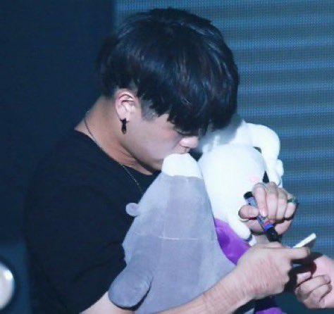 ooon_777's tweet photo. 병재의 팔엔 줄이 하나 둘 셋 https://t.co/ZAltwUOBm2