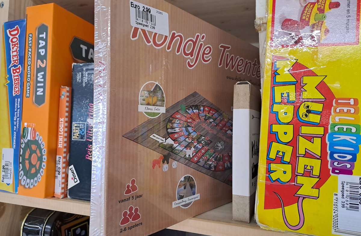 BekiekTwente's tweet photo. Nu te koop bij kringloopwinkel Rataplan leuk 'Rondje Twente', ganzenbordspel met veel #BekiekTwente foto's. 
#Enschede #Eanske
#Twente https://t.co/kSEimAONjH
