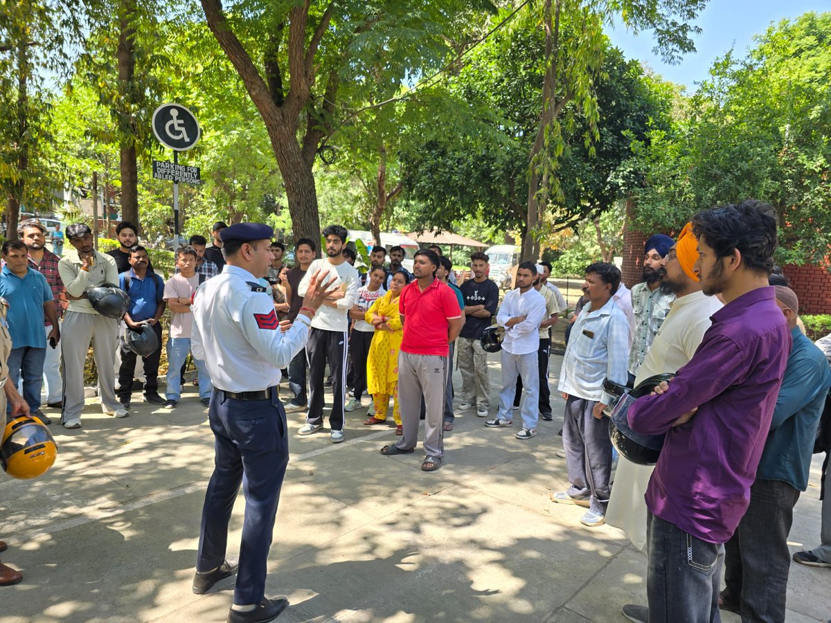 trafficchd's tweet image. Taking forward our efforts to spread #roadsafety awareness, the awareness team of #ChandigarhTrafficPolice sensitized candidates to Regular Driving Test Holders at CTP sec 23A Chandigarh about traffic rules &amp;amp; regulations. #WeCareForYou