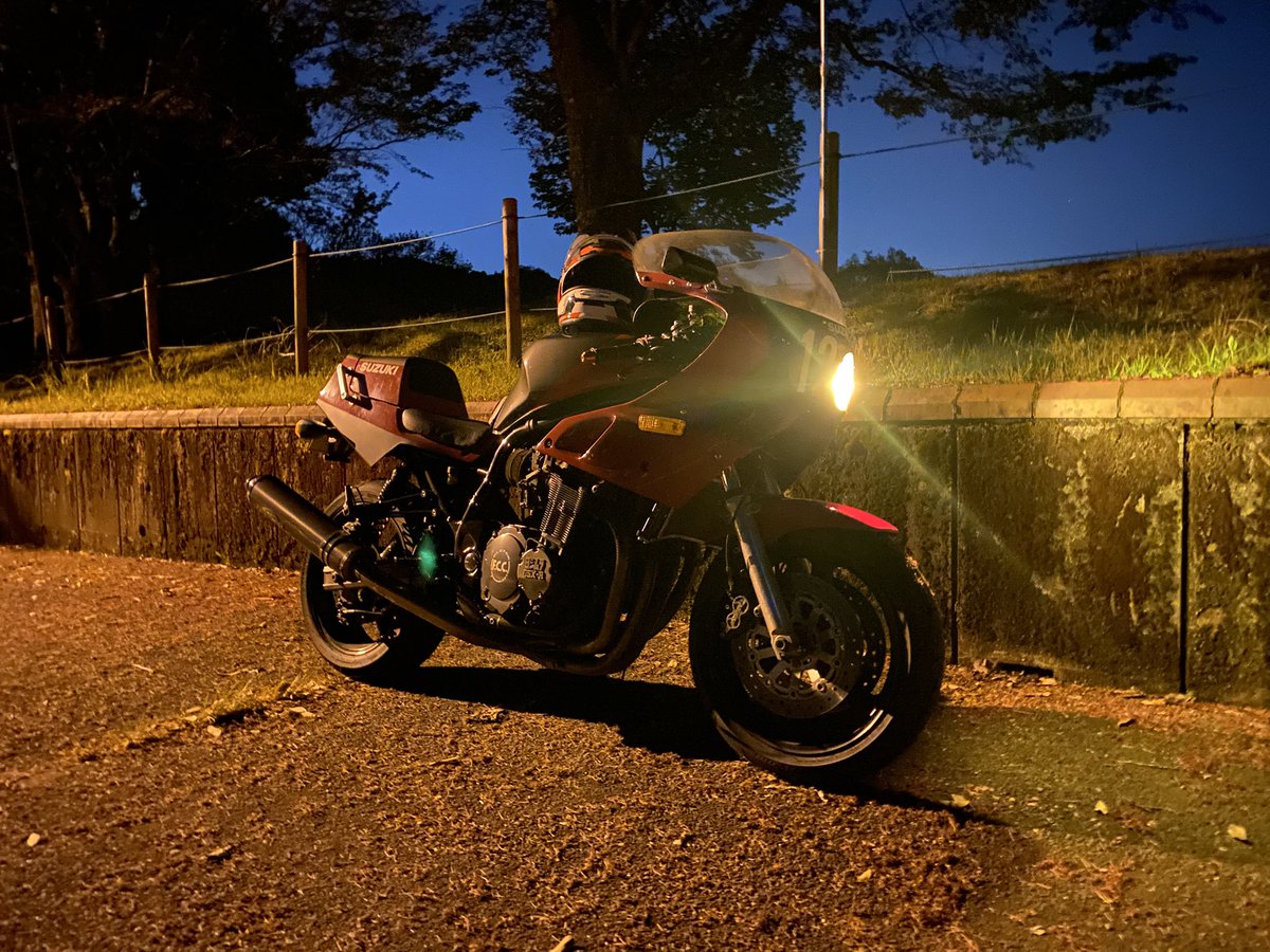 寒い🥶
左目の視力が落ちすぎて夜めちゃくちゃ見えなくなっちゃった、、