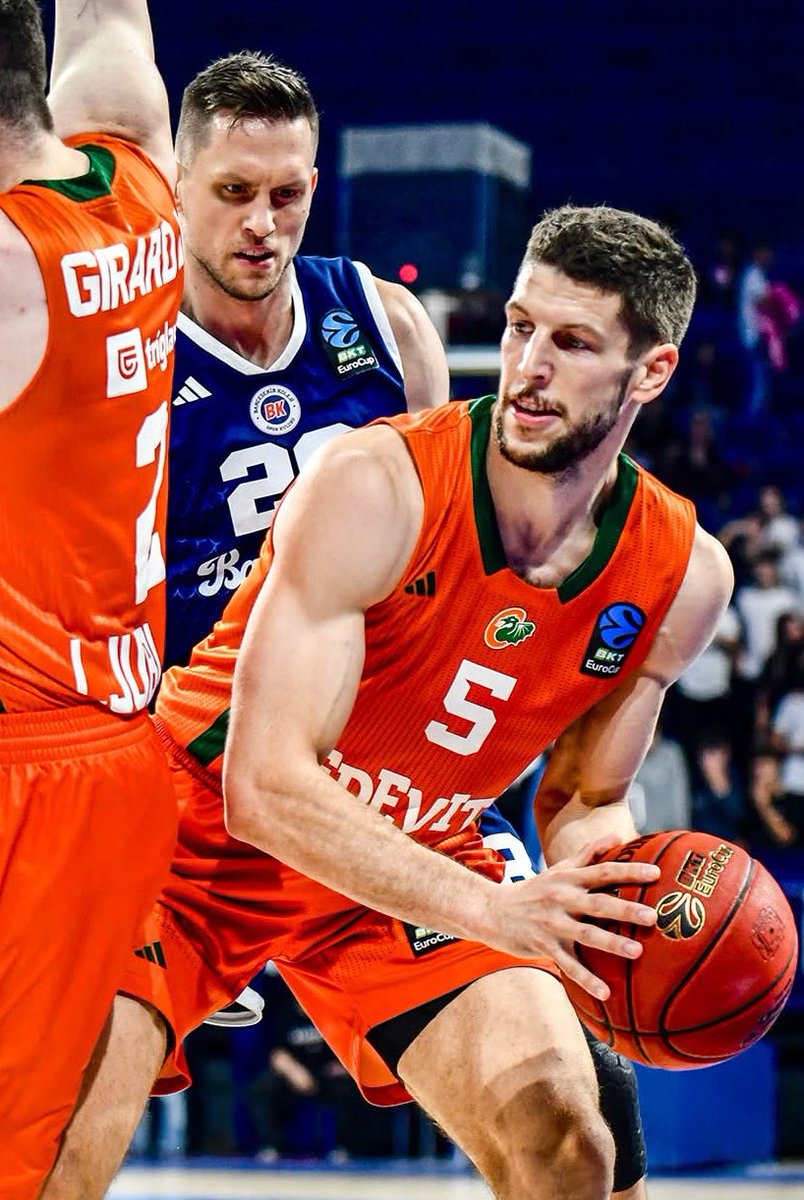 💥 İDDİA: Basketbol Süper Ligi’nde 7. sırada bulunan ve Avrupa’ya erken havlu atan Galatasaray MCT Technic, bu sezon BKT EuroCup’ta Cedevita Olimpija Ljubljana formasıyla 20 maçta 15.4 sayı ve 3.8 asist ortalamaları yakalayan Sloven milli guard Aleksej Nikolic ile ilgileniyor.