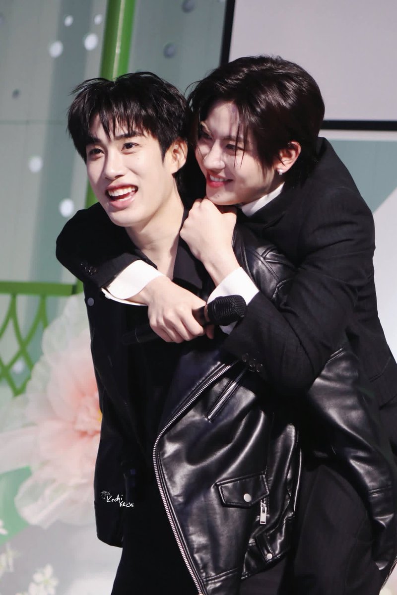 KPhanth71100's tweet photo. เนี่ยยยยยย กลิ่นความรักมันชั่งหอมหวานเสียจริงๆเลยเชียว🤭🤭🤭
💖🐶🐰💚
#เติ้ลเฟิร์สวัน https://t.co/fnwED7hrCv