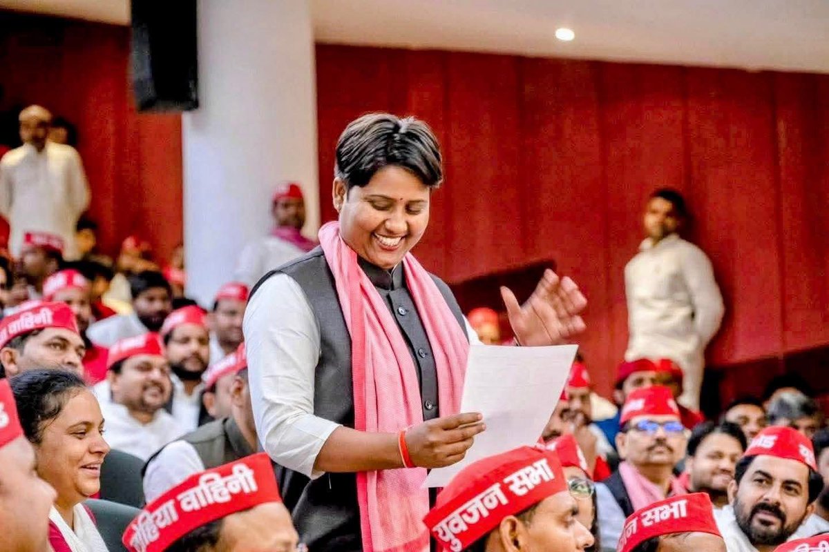 श्रीमती सीमा राजभर उर्फ भावना जी को समाजवादी पार्टी महिला सभा के राष्ट्रीय अध्यक्ष पद पर  नियुक्त किए जाने पर हार्दिक बधाई एवं शुभकामनाएं 💐

यह जिम्मेदारी न केवल उनके संघर्ष और समर्पण का सम्मान है, बल्कि महिलाओं की भागीदारी को और सशक्त बनाने की दिशा में एक मजबूत कदम भी है।

आशा