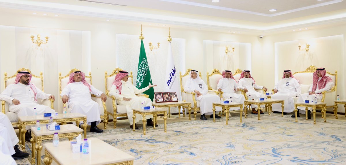 استقبل اليوم عضو مجلس إدارة #غرفة_أبها
 الدكتور/ عبدالله بن معدي <a href="/Abdullah_madi10/">د .عبدالله بن معدي</a>   
رئيس اللجنة الوطنية للجان العمالية بالمملكة 
م/ ناصر الجريد، و نائبه و أعضاء اللجنة

تم خلال اللقاء بحث سبل التعاون عن طريق تنفيذ العديد من المبادرات و البرامج التعريفية و التدريبية المشتركة
