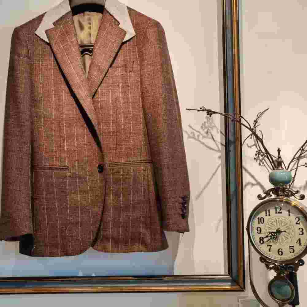 real_time_china's tweet image. Shanghai’s South Bund fabric market has become a must-visit destination for fashion lovers from around the world. International visitors are flying in to have custom suits made—whether it’s a qipao, a formal suit, or an evening gown.
#SpringInChina #Suit #ShanghaiStyle