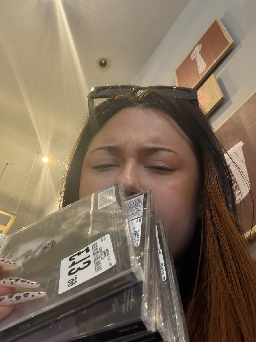 katie siobhan tweet media