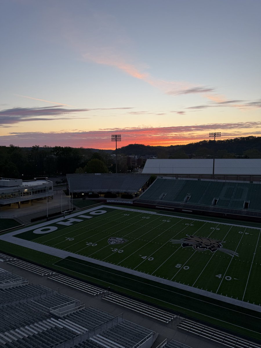 DLO614's tweet photo. Nothing like the sunrise 🌅 in Athens Ohio https://t.co/b1nhvlSF3s