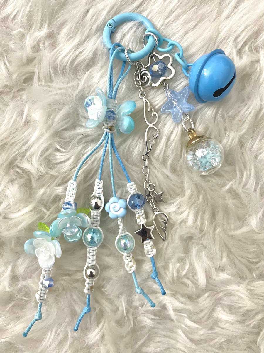 celestianxct's tweet photo. rt are very appreciated :3

hiii 👀✨aku buat bag charm handmade inspired by Lumiere untuk harganya 35K and only 2 piece sesuai seperti di gambar

📍Jakarta Timur
🛒 CO by oyen yaaw 
(harga yang tertera sudah inc adm :3)

kalau tertarik hmu or reply to this tweet thank uu 💌‼️ https://t.co/wQFqhpw4ti