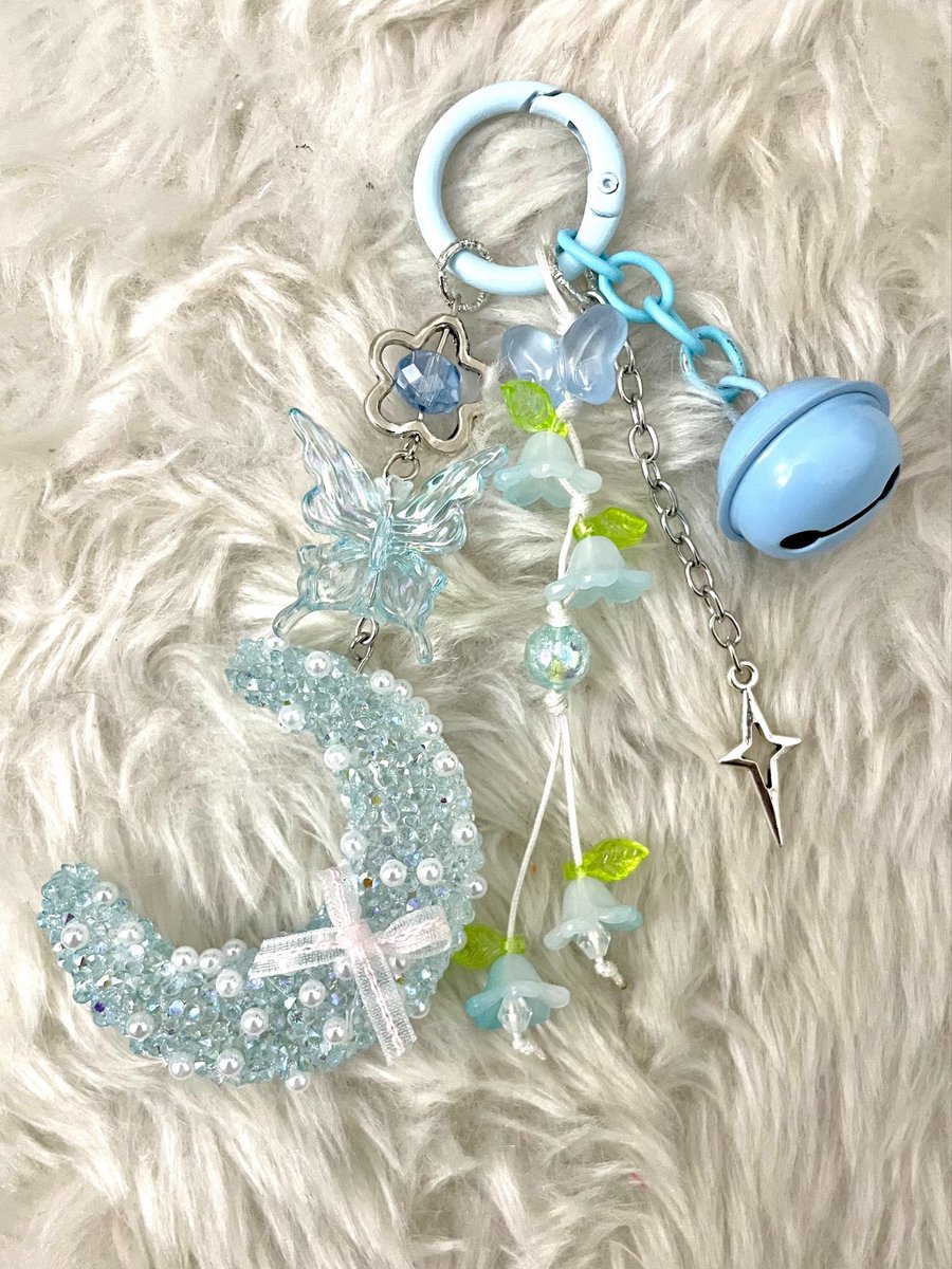 celestianxct's tweet photo. rt are very appreciated :3

hiii 👀✨aku buat bag charm handmade inspired by Lumiere untuk harganya 35K and only 2 piece sesuai seperti di gambar

📍Jakarta Timur
🛒 CO by oyen yaaw 
(harga yang tertera sudah inc adm :3)

kalau tertarik hmu or reply to this tweet thank uu 💌‼️ https://t.co/wQFqhpw4ti
