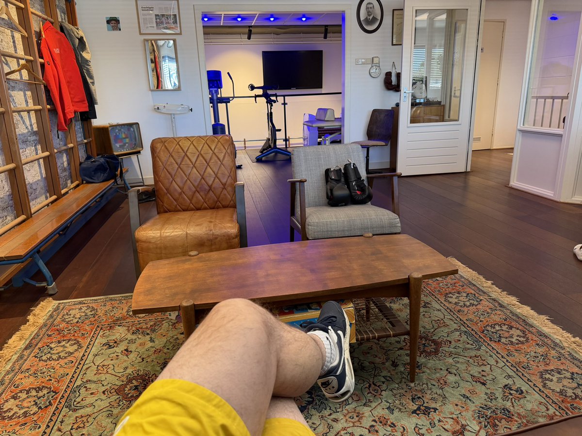 joskeijsper's tweet image. Zijn we weer. Vanwege een vergadering in de Van Nelle fabriek in Rotterdam, de training verschoven naar vandaag! Tis nodig ook weer na een zwaar weekend! #personaltraining #trosfit #Alkmaar #blijvenbewegen #rotterdam #uitzicht #vannellefabriek