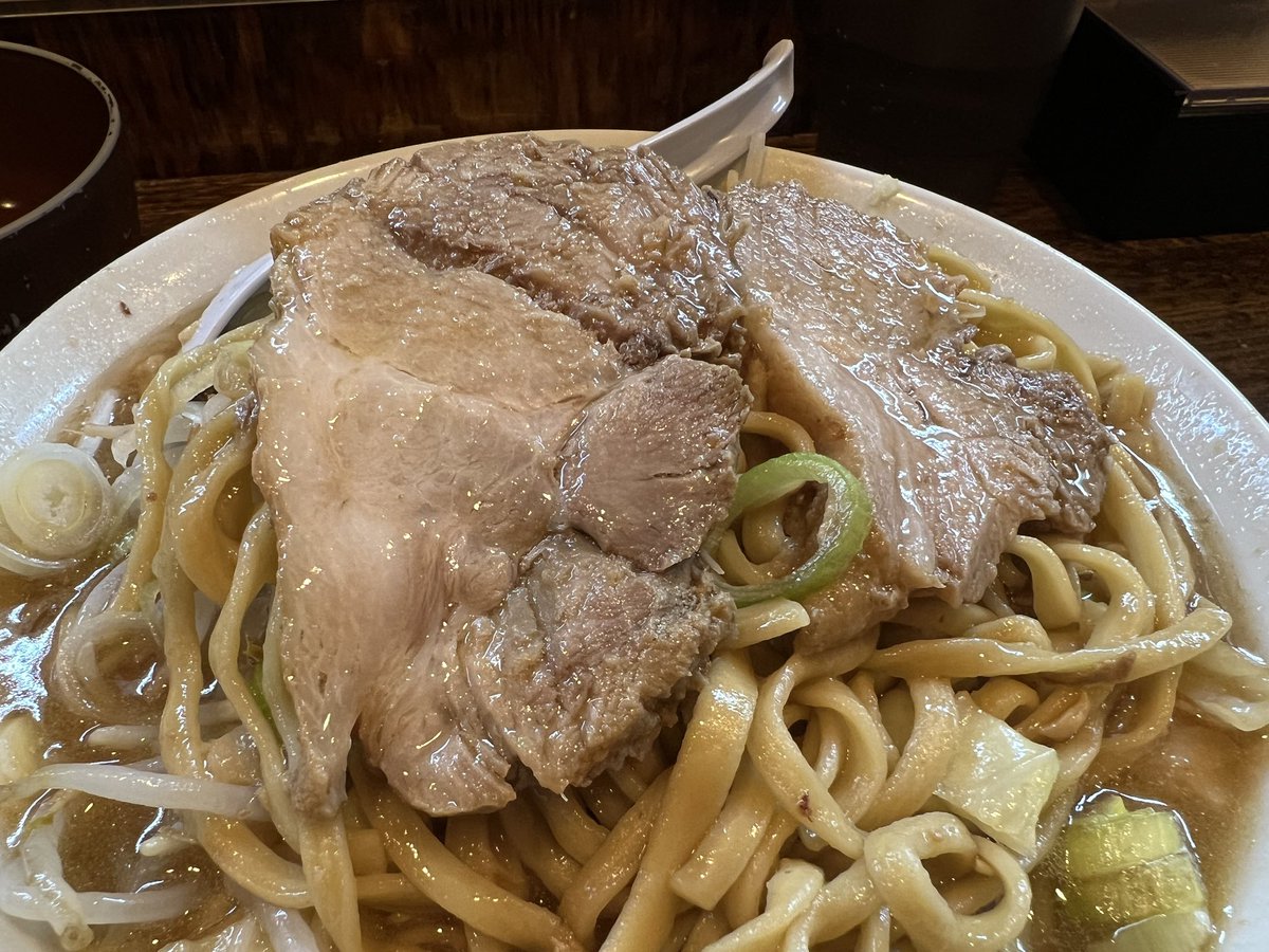 麺屋 鳳
普通（中盛）240g 1200円
ツケアジ100円
うずら150円
生卵？円（失念…）
ニンニク、脂

仕事が早く終わったので西新井へGo🚃
お初のツケアジにしました（ネギとフラオニも乗るみたい）
ツケアジスープがとても美味しくて、サクッと完食✨
ごちそうさまでした