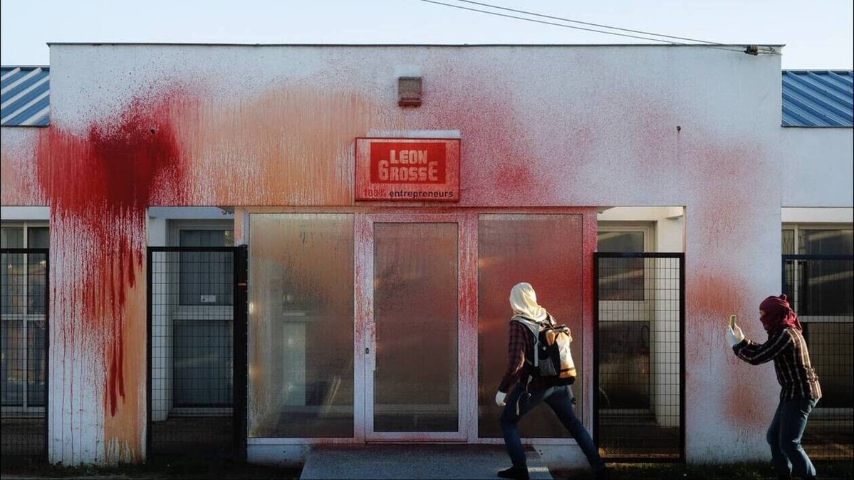 presseocean's tweet image. Le maître d’œuvre du futur centre de rétention administrative de Nantes ciblé par ses opposants.
➡️ l.ouest-france.fr/lfiv