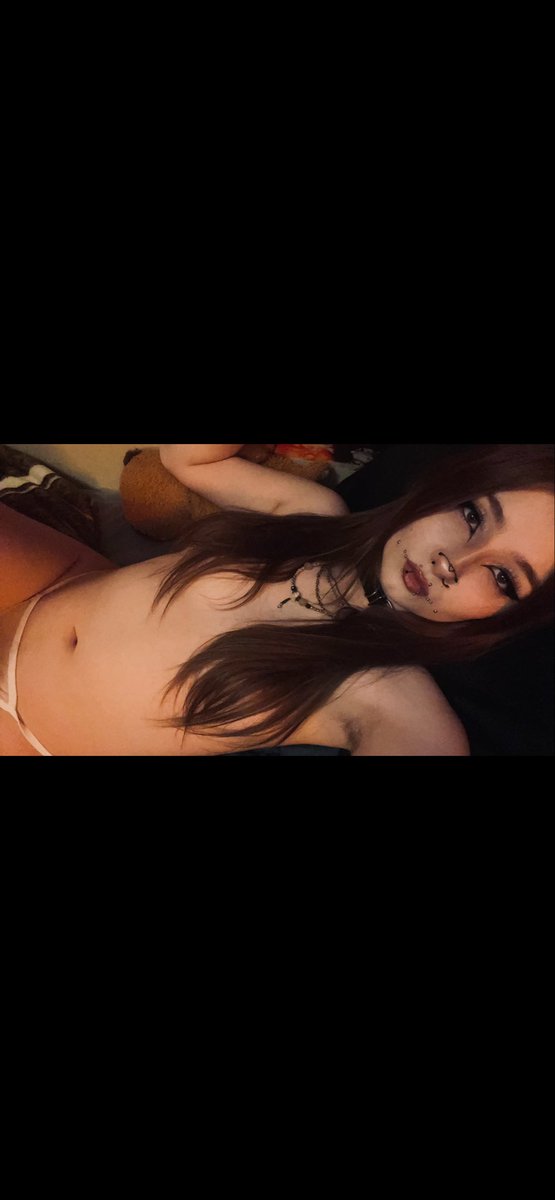 Spookybug22's tweet photo. I love that my hair is long enough to cover my boobs https://t.co/VcHCn4VaWY