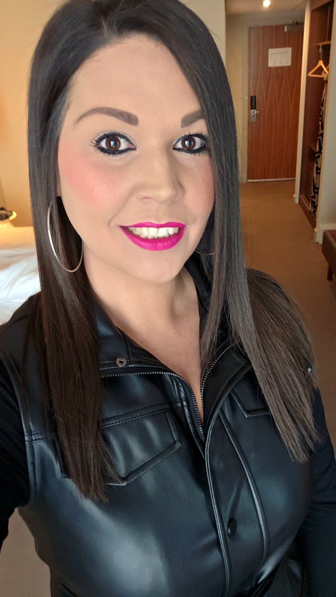 charlotte_90xx's tweet image. First full day! #Sheffield