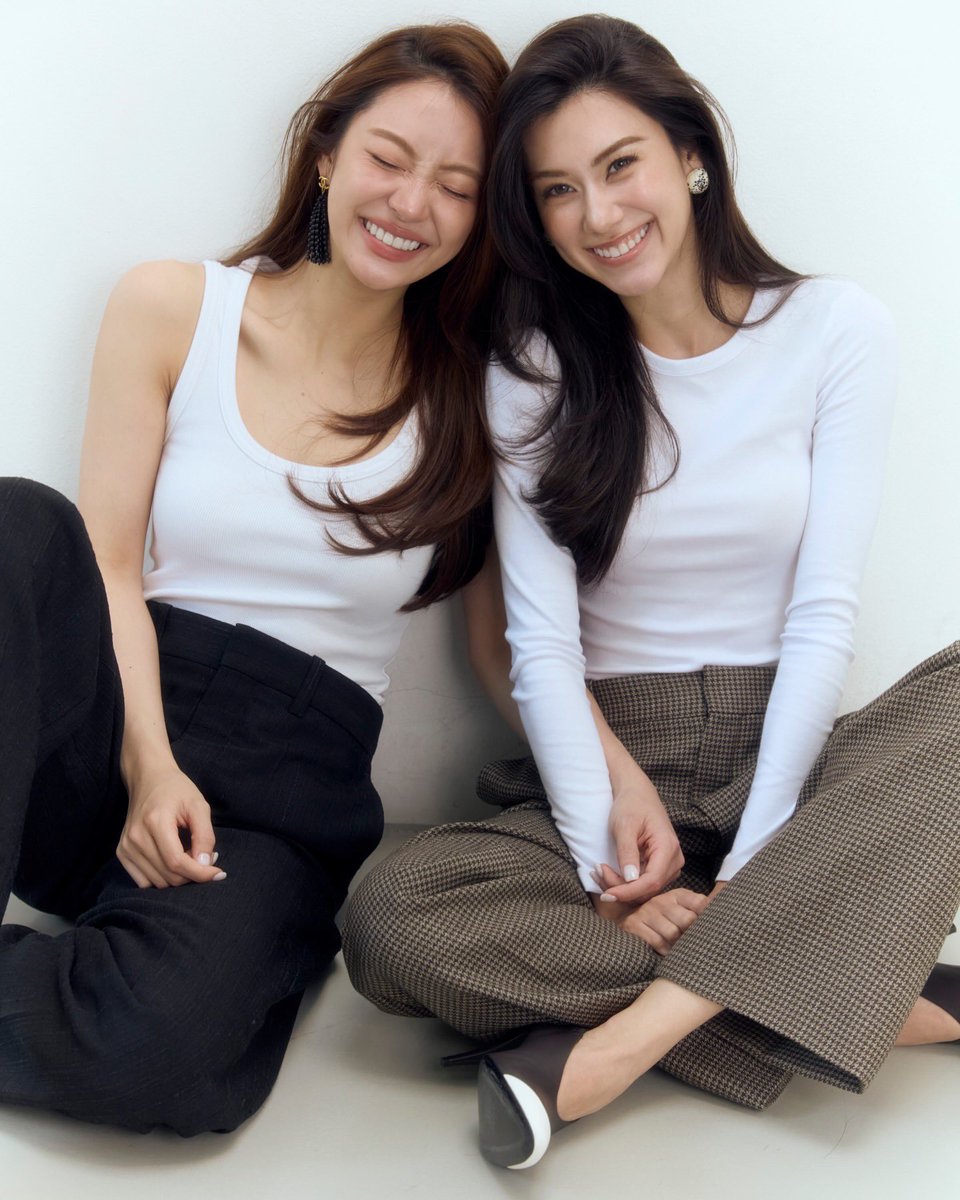 LOfficielThai's tweet image. สองนักแสดงสาว หมิว-ณัชชา และ ลีน่า-ลลินา เตรียมปรากฏตัวในฐานะแขกคนสำคัญของ CHANEL เพื่อร่วมชมแฟชั่นโชว์คอลเลกชั่น Cruise 2026/27 ซึ่งจะจัดขึ้นอย่างยิ่งใหญ่ ณ บียาร์ริตซ์ ประเทศ ฝรั่งเศส ในวันอังคารที่ 28 เมษายนนี้

#LOfficielThailand
#Chanel
#miunatsha
#lalinalena