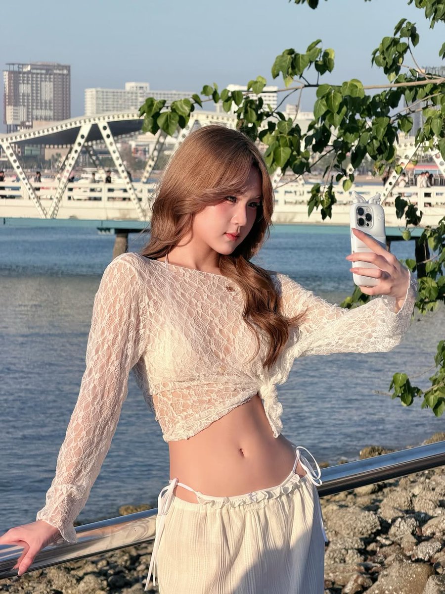 _snnsoso's tweet image. ใครไหวไปก่อนเลย เรายอมตายตรงนี้เอง😭
#PattBNK48