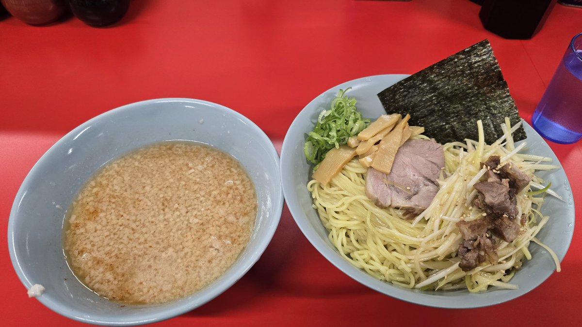 今日も一日･･･
ラーショ系つけ麺が食べたくてラーメンショップＲ４へ
ネギつけ中頂きました
