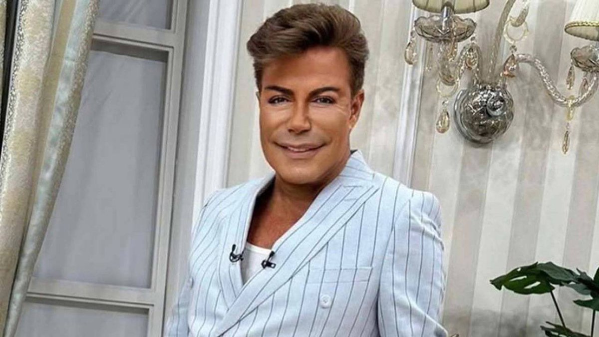 Fatih Ürek'in mal varlığı kardeşlerine dağıtıldı.

🔹️Bodrum'da 170 milyon TL değerinde malikane
🔹️Ataşehir'de 5 daire
🔹️ Bankada nakit varlık
🔹️ 6 milyon TL değerinde araç
🔹️Pırlanta ve mücevherler