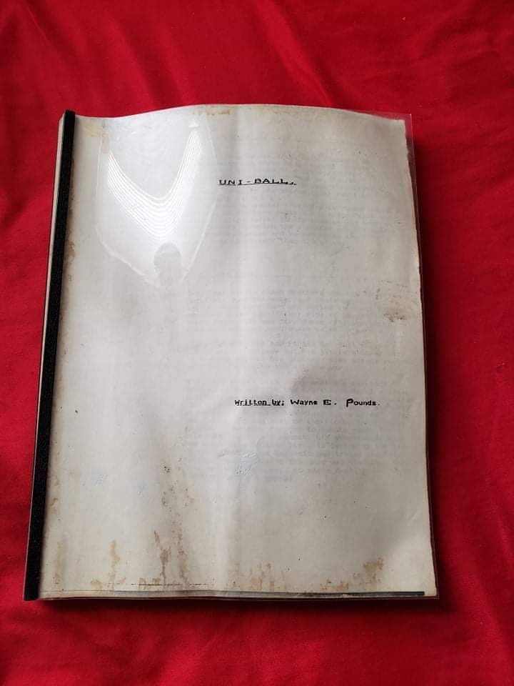 WaynePounds1's tweet photo. This is the 42 year old screenplay written about LeBron James the year he was born. 1987 copyright. All outlined in my book https://t.co/Xi8ASNOlbv The LeBron James Prophecy! Plus Cam owes me one from his Ohio days. https://t.co/ZWspI7cjIF