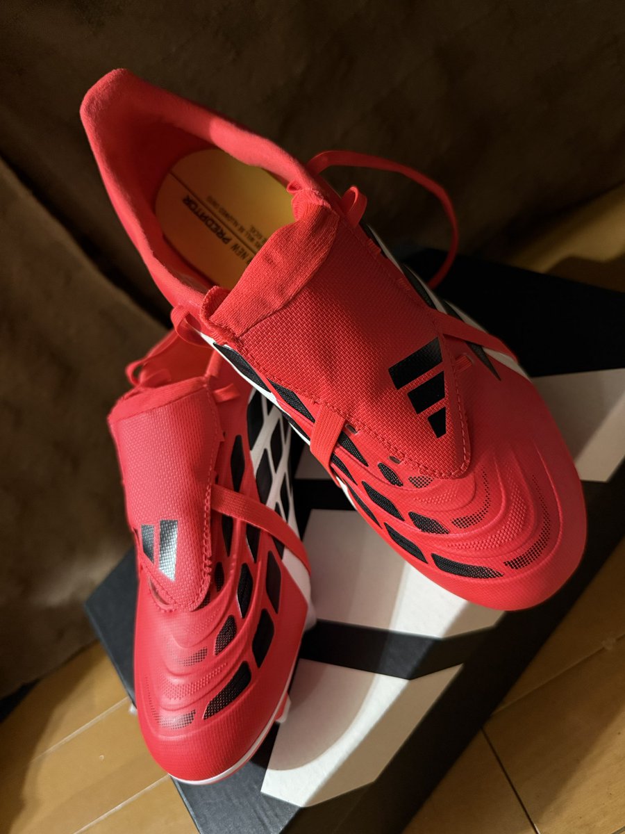 hal_1620's tweet image. 早くも疲労困憊だけど、届いてて少し気分上がる(٩Üو)↑
人生初スパイク！(SALEだけど)
#adidas #PREDATOR