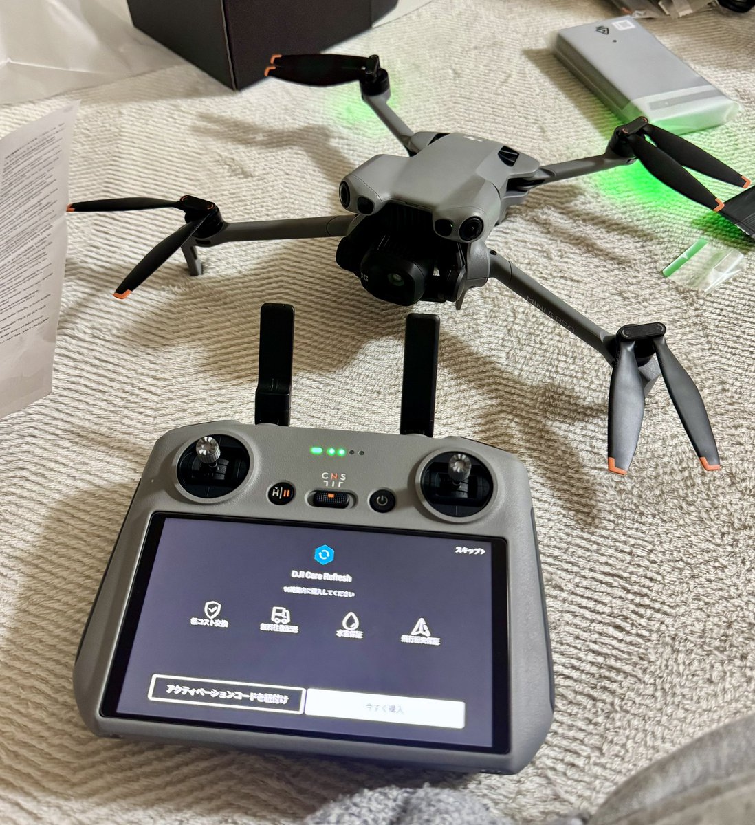 Hiroooh's tweet photo. 自分へのご褒美についにDJI mini5proをゲット！
機体登録申請をして、早く北海道で飛ばしたいなー
AIが風で飛ばされる可能性高いからリフレッシュ2年入っとけ、と言うからそれも加入。
#DJI https://t.co/Kk5j9JlVO7