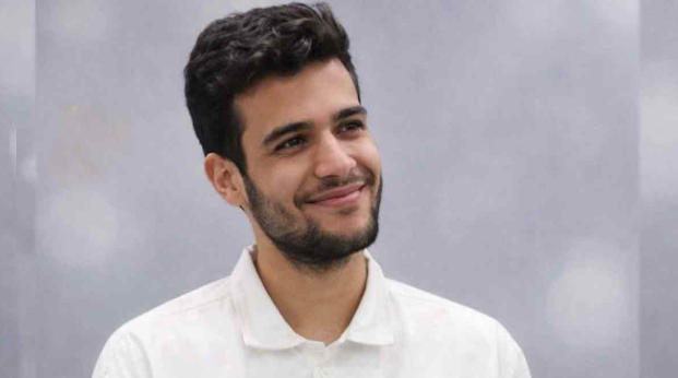 A l’aube de ce mardi 21 avril en Iran, la dictature religieuse a exécuté le jeune et brave insurgé Amirali Mirjafari à Téhéran, dans la droite ligne de ses effusions de sang quotidiennes.

Je condamne avec la plus grande fermeté la pendaison sauvage et inhumaine des jeunes