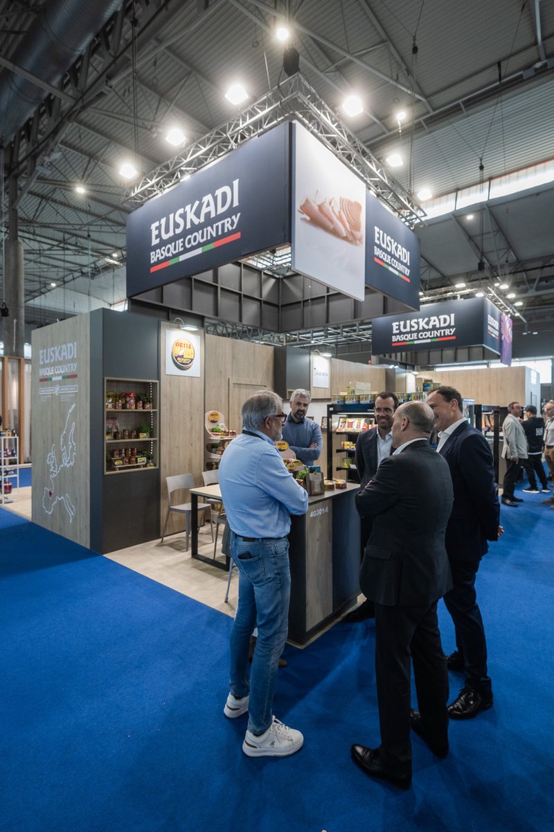 hazifundazioa's tweet image. 🌊 Euskadik 14 enpresarekin parte hartzen du #Seafood Expo Global azokan, bere arrantza-industriaren eta balio-kate osoaren nazioarteko presentzia indartuz.

Aukera estrategikoa euskal arrantza-sektorearen kalitatea, zaporea eta jakintza mundura zabaltzen jarraitzeko 🌍🐟