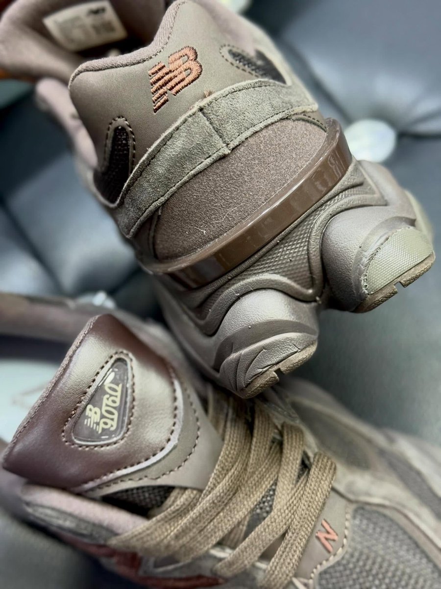 mactrendz's tweet image. WhatsApp +256755272634 for deliveries. New Balance 9060 “Chocolate” available in sizes 38–45. Rich brown tones with a bold retro-futuristic design, delivering premium comfort and standout everyday style. #NewBalance9060 #Chocolate #mactrendz #StreetStyle #fyp