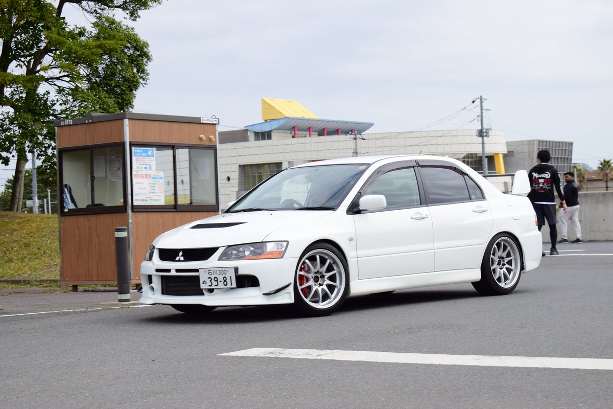 よ～いち tweet media