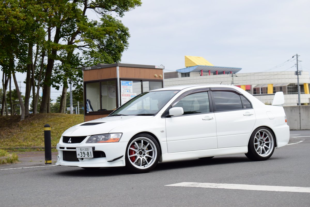 よ～いち tweet media