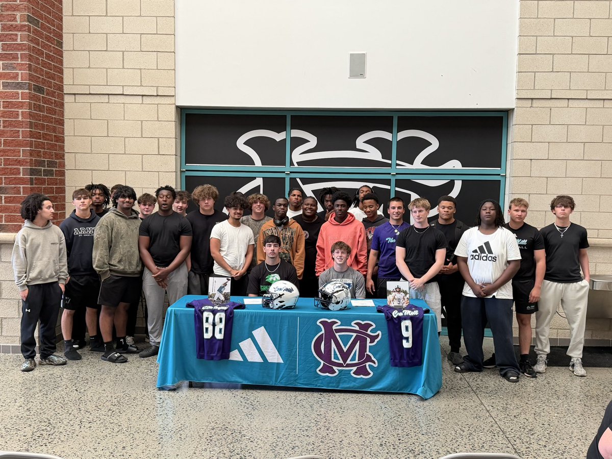 coxmillftbl's tweet photo. Congrats to @gavin_ramirez88 and @J_Moore26 on signing today. Leaving a great legacy. #Pursuit https://t.co/ffjUiJPOb9