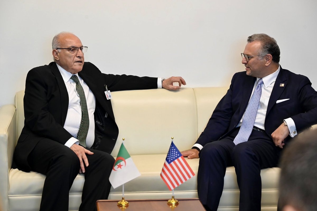 MalakIdrissi212's tweet image. 🚨Les manoeuvres d'#Alger🇩🇿 et la position ferme de #Wasginton🇺🇸

L’administration de Trump adresse à l’#Algérie un message appelant à plus de clarté et de fermeté, estimant que 2026 ne laisserait plus de place aux discours répétitifs et exigerait des décisions plus tranchées.⬇️