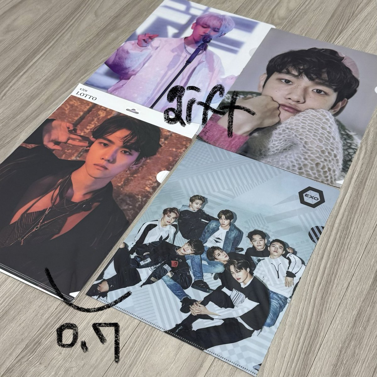 yangctdo's tweet photo. 엑소 백현 로또 비비 vivi 엘홀더 L홀더 파일 굿즈 미개봉품 일괄 판매 합니다.

운미포 0.7 

비공식 굿즈/럭키원(공식)은 사용O 
덤 gift으로 챙겨드려요

https://t.co/j2vHZjxsV3

exo baekhyun goods sell poca postcard 백현 https://t.co/7ch9YcRiXg